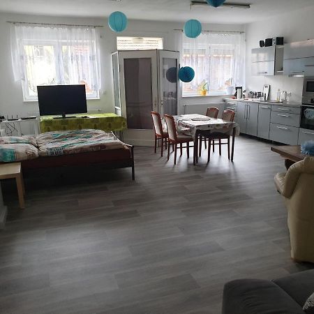 Einraum-Ferienwohnung 46M2 Eisenhuettenstadt-Diehlo 外观 照片