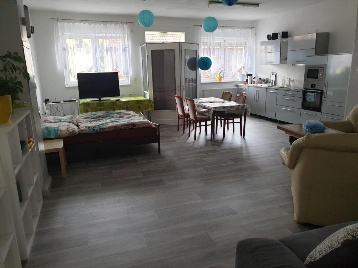 Einraum-Ferienwohnung 46M2 Eisenhuettenstadt-Diehlo 外观 照片